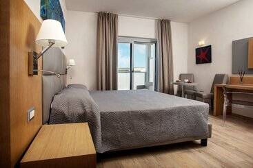 پانسیون Capotesta Luxury Rooms