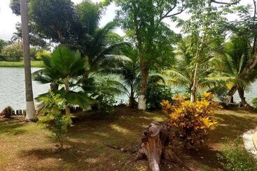 تختخواب و صبحانه River Bend Resort Belize