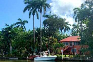 تختخواب و صبحانه River Bend Resort Belize