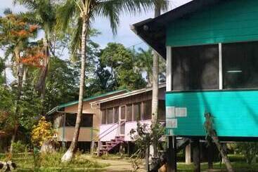 تختخواب و صبحانه River Bend Resort Belize