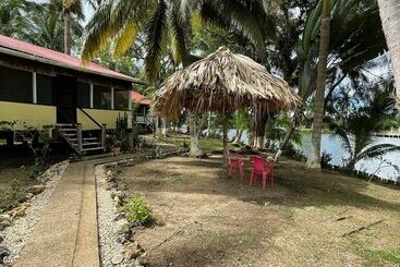 تختخواب و صبحانه River Bend Resort Belize