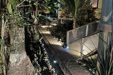 تختخواب و صبحانه River Bend Resort Belize