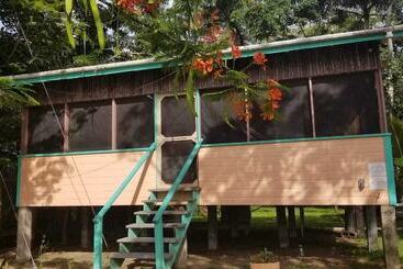 تختخواب و صبحانه River Bend Resort Belize