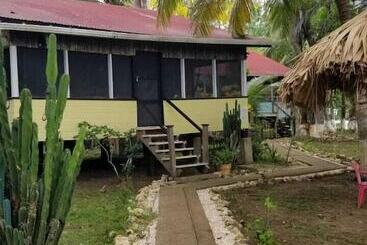تختخواب و صبحانه River Bend Resort Belize