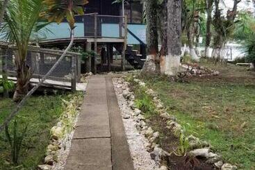 تختخواب و صبحانه River Bend Resort Belize