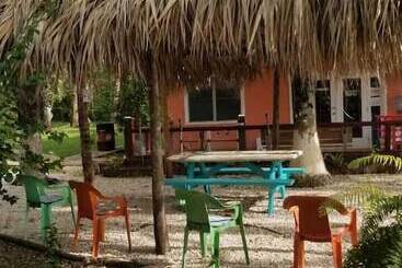 تختخواب و صبحانه River Bend Resort Belize