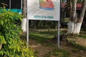 تختخواب و صبحانه River Bend Resort Belize
