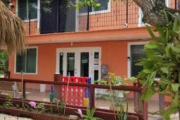 تختخواب و صبحانه River Bend Resort Belize