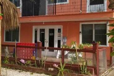تختخواب و صبحانه River Bend Resort Belize