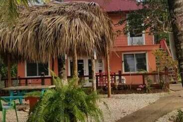 تختخواب و صبحانه River Bend Resort Belize