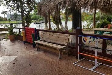 تختخواب و صبحانه River Bend Resort Belize