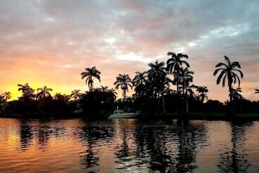 تختخواب و صبحانه River Bend Resort Belize