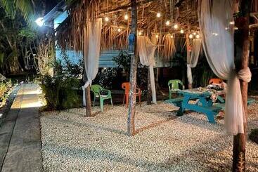 تختخواب و صبحانه River Bend Resort Belize