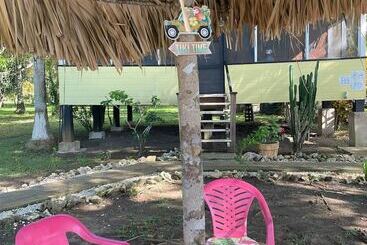 تختخواب و صبحانه River Bend Resort Belize