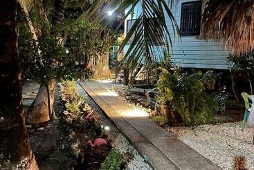 تختخواب و صبحانه River Bend Resort Belize