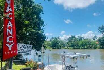 تختخواب و صبحانه River Bend Resort Belize