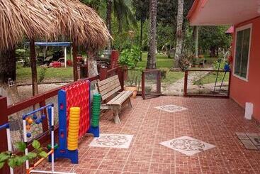 تختخواب و صبحانه River Bend Resort Belize