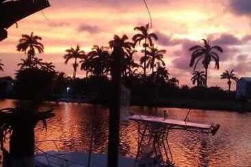 تختخواب و صبحانه River Bend Resort Belize
