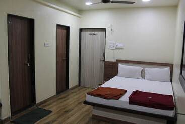 هتل Mukesh Residency