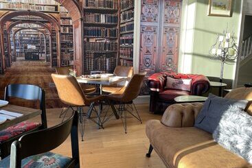 پانسیون Chapter 1 Hotels