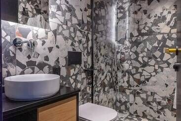 هتل 3 Pines Design Living