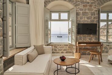 هتل Mandraki Beach Resort   Adults Only