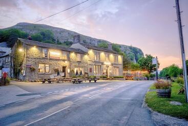 هتل The Tennants Arms