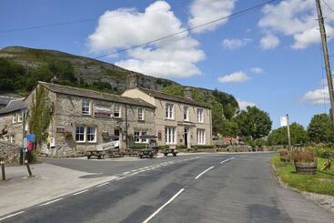 هتل The Tennants Arms