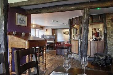 هتل The Tennants Arms