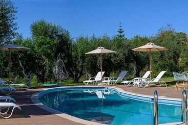پانسیون Alonaki Resort