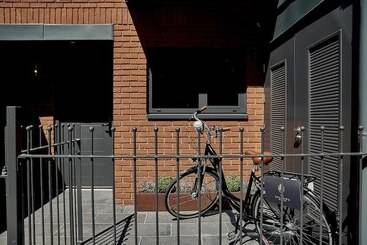 پانسیون The Fellows House Mews