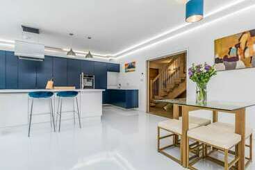 West Sussex Home By The Sea  Great For Goodwood