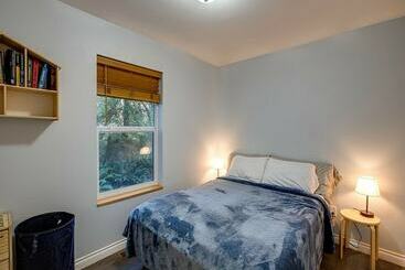 02gs   Wifi   D/w   W/d   Sleeps 8