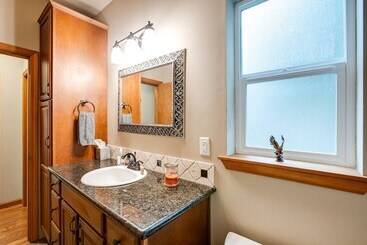 20gs   Wifi   F/p   W/d   Sleeps 6