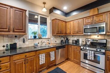 20gs   Wifi   F/p   W/d   Sleeps 6