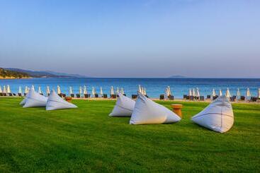 Ammoa Luxury Hotel & Spa Resort