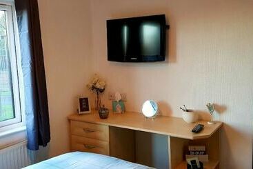 هتل Brambles Holiday Lodges