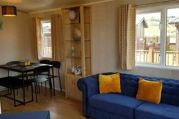 هتل Brambles Holiday Lodges