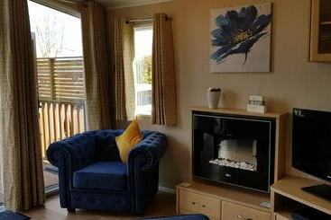 هتل Brambles Holiday Lodges