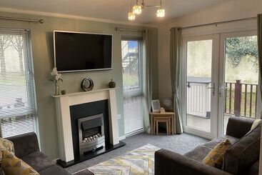 هتل Brambles Holiday Lodges