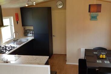 هتل Brambles Holiday Lodges