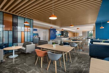 هتل Holiday Inn Express Beihai Silver Beach, An Ihg
