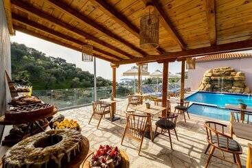 هتل Avaton Suites & Villa Philian Collection