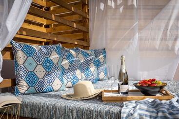 هتل Avaton Suites & Villa Philian Collection