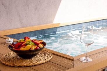 هتل Avaton Suites & Villa Philian Collection