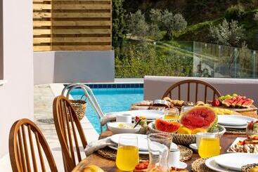 هتل Avaton Suites & Villa Philian Collection
