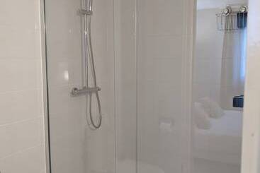 هتل Fuzei Hôtel Lorient Lanester