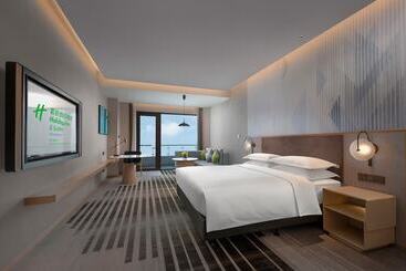 Holiday Inn Hotel And Suites Wuhan New City By Ihg