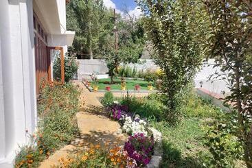 هتل Malik Residency