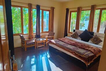 هتل Malik Residency